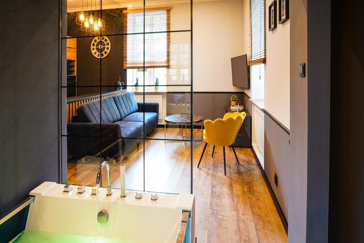 Apartament Z Jacuzzi W Centrum Sanoka Esterno foto